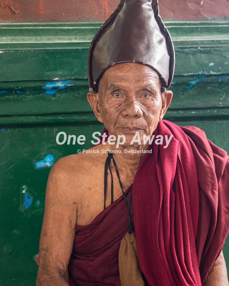 Myanmar - Yangon / Temple guardian Monk, Tempel Beschützer und Mönch
