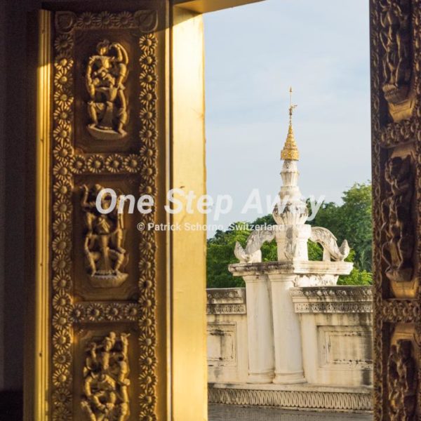 Myanmar - Mandalay / Maha Atulawaiyan (Atumashi) Kyaungdawgyi open door, offene Türe