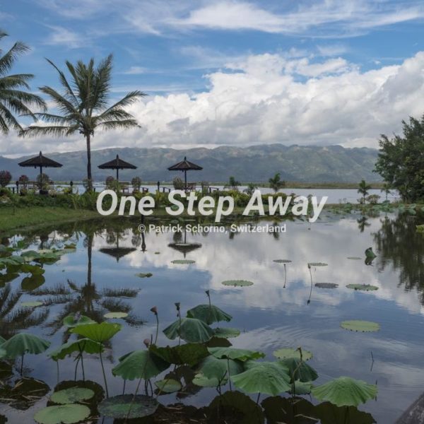 Myanmar - Inle Lake / Hotel with lake and cloudy sky, Anlage mit See und Wolkenhimmel