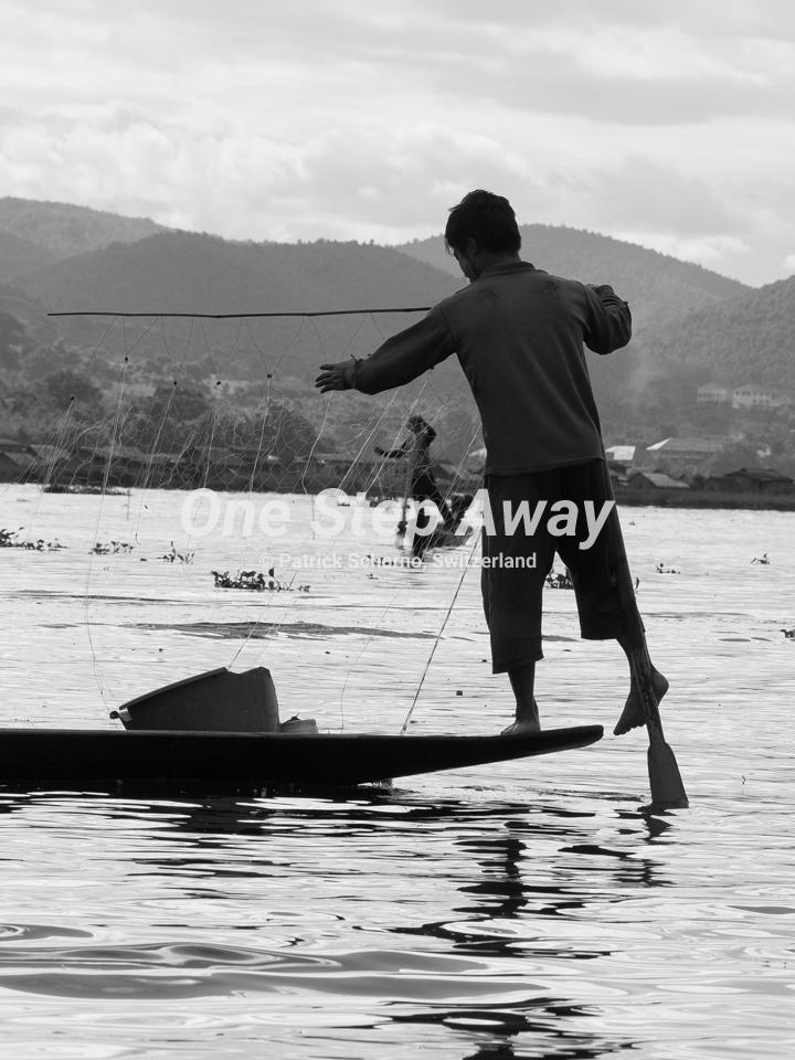 Myanmar - Inle Lake / traditional fisherman staying on boat with net, traditioneller Fischer auf Boot mit Netz