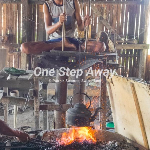 Myanmar - Inle Lake / Steel factory sitting man and fire, Stahl Fabrik sitzender Mann und Feuer