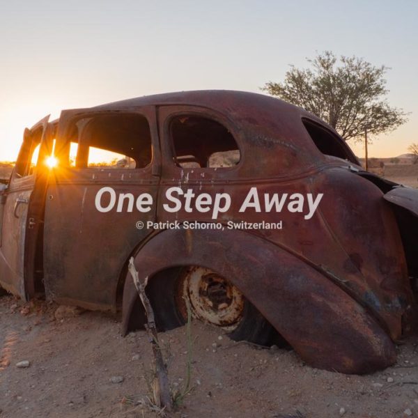 Namibia - Rooisand / Rosty oldtimer car sunset savanne , rostiger Oldtimer Auto Sonnenuntergang Savanne