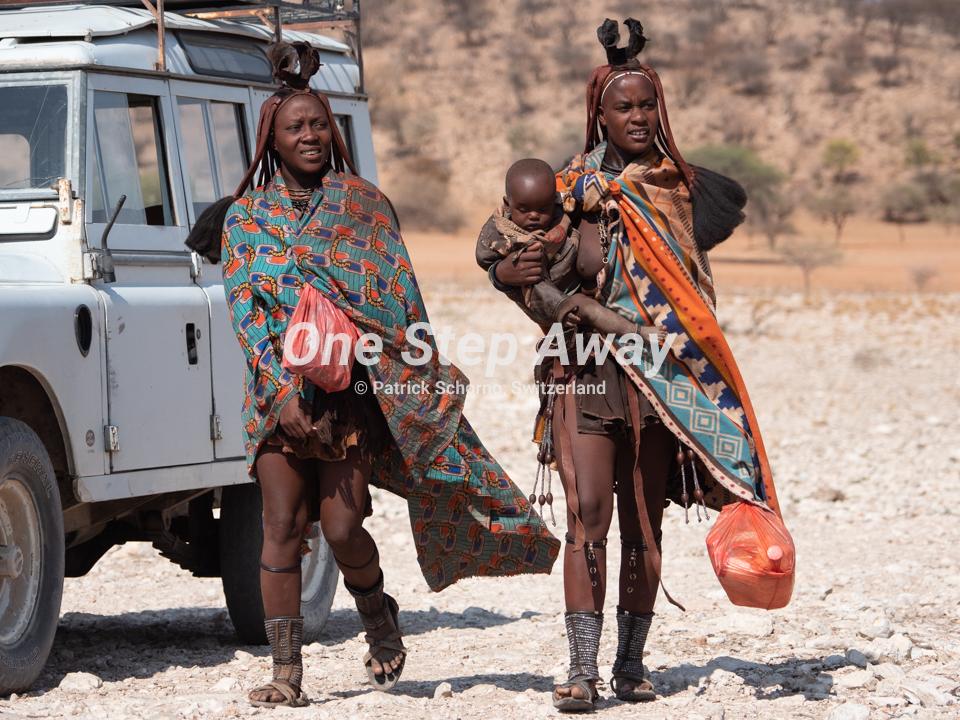 Namibia - Camp Aussicht / Visit Himba village traditional Himba-women, Besuch Himba Dorf traditionelle Himba-Frauen