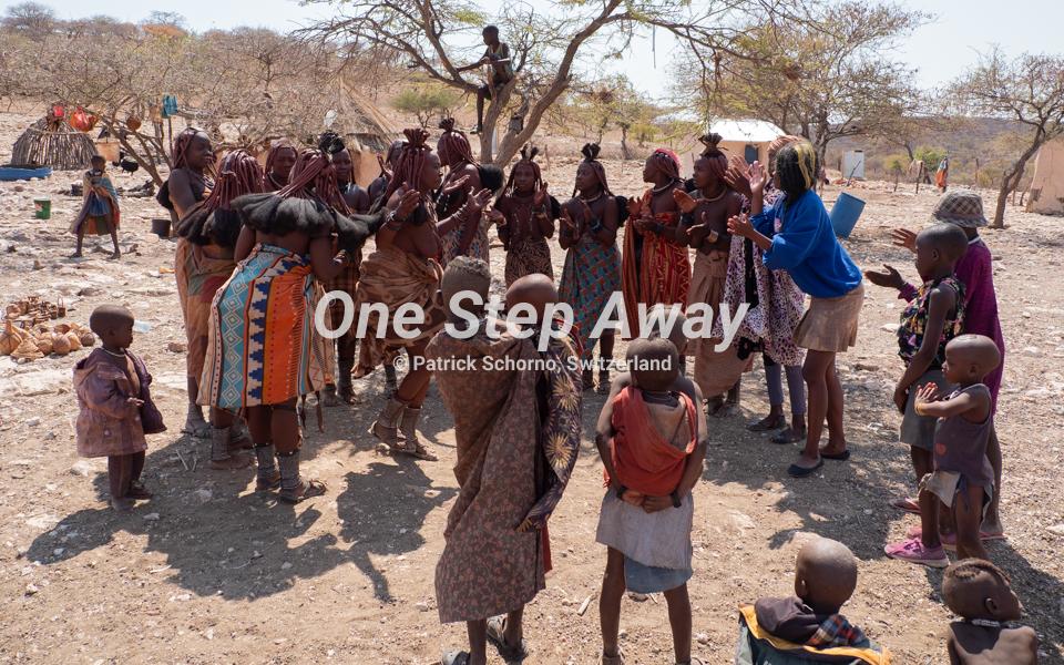 Namibia - Camp Aussicht / Visit Himba village traditional dance, Besuch Himba Dorf traditioneller Tanz
