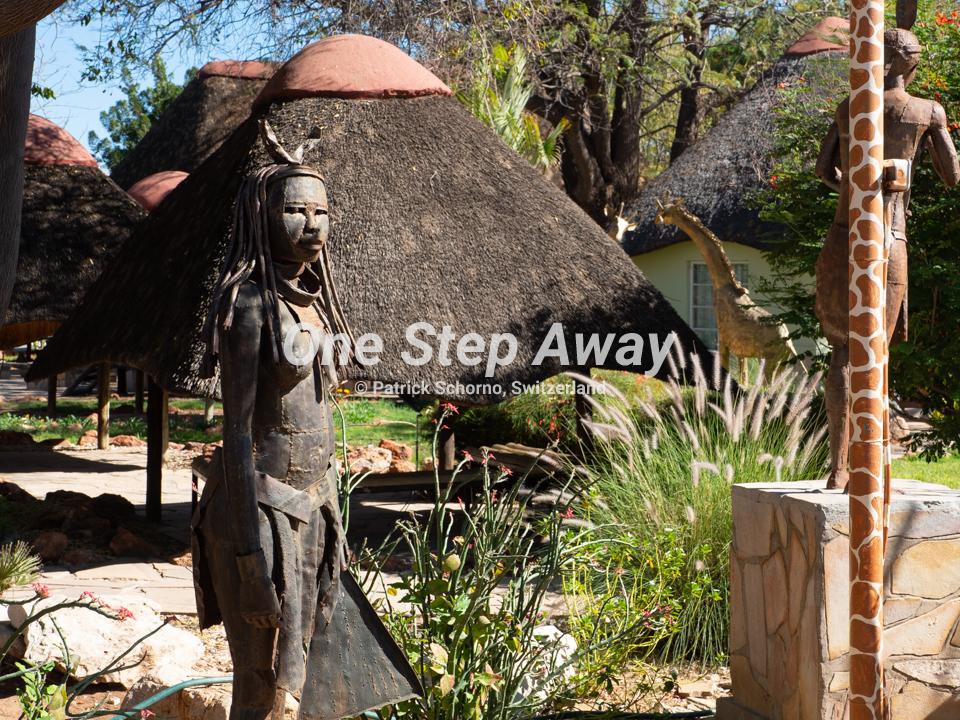 Namibia - Tsumeb / Art Performance Center metal art Himuba woman, Metallkunst Himba Frau