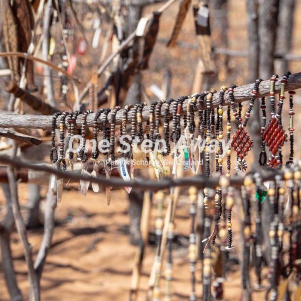 Namibia - Tsumkwe / Bushmen village SAN souvenir stall, Busch Dorf der SAN Souvenir Stand