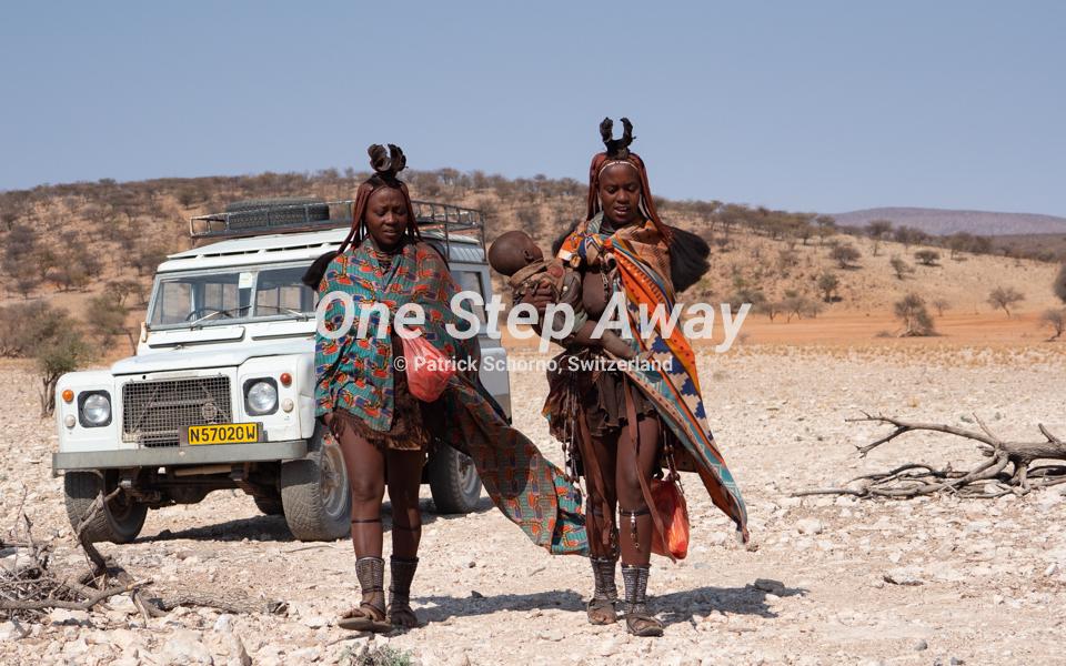 Namibia - Camp Aussicht / Visit Himba village traditional Himba-women, Besuch Himba Dorf traditionelle Himba-Frauen