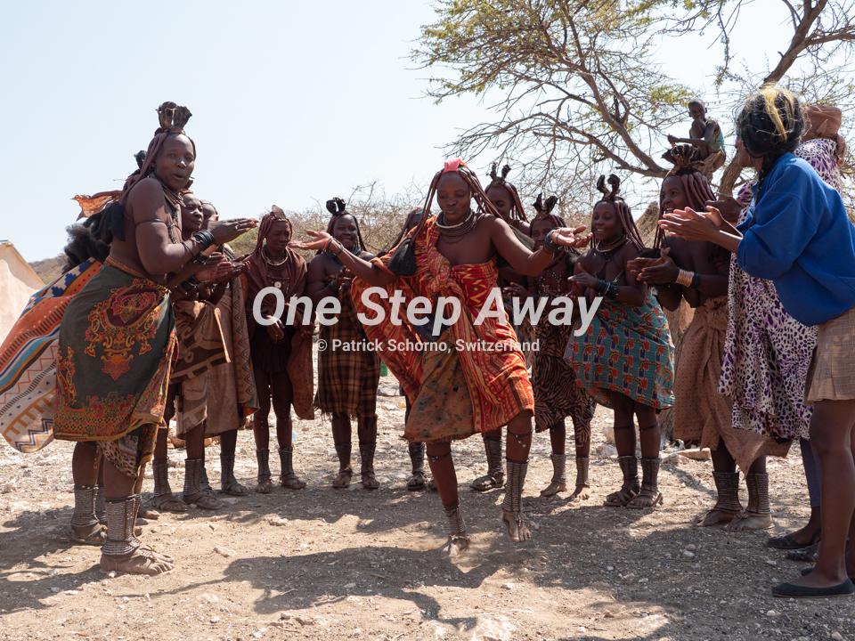 Namibia - Camp Aussicht / Visit Himba village traditional dance, Besuch Himba Dorf traditionelle Tanze