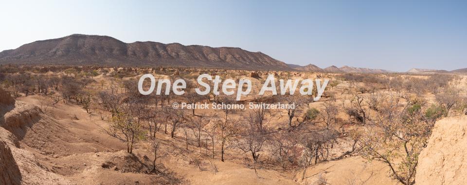 Namibia - close to,nahe Etosha / Sandstone valley landscape with trees and mountain background, Sandstein Tal Landschaft mit Bäumen und Berg Hintergrund