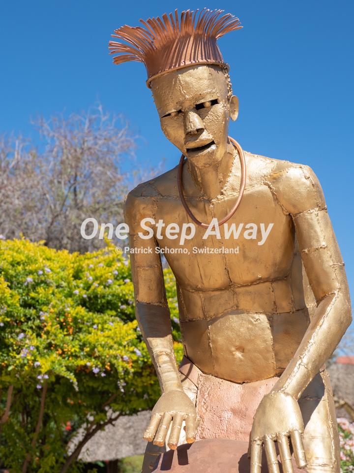 Namibia - Tsumeb / Art Performance Center metal drummer art, Metallkunst Trommler